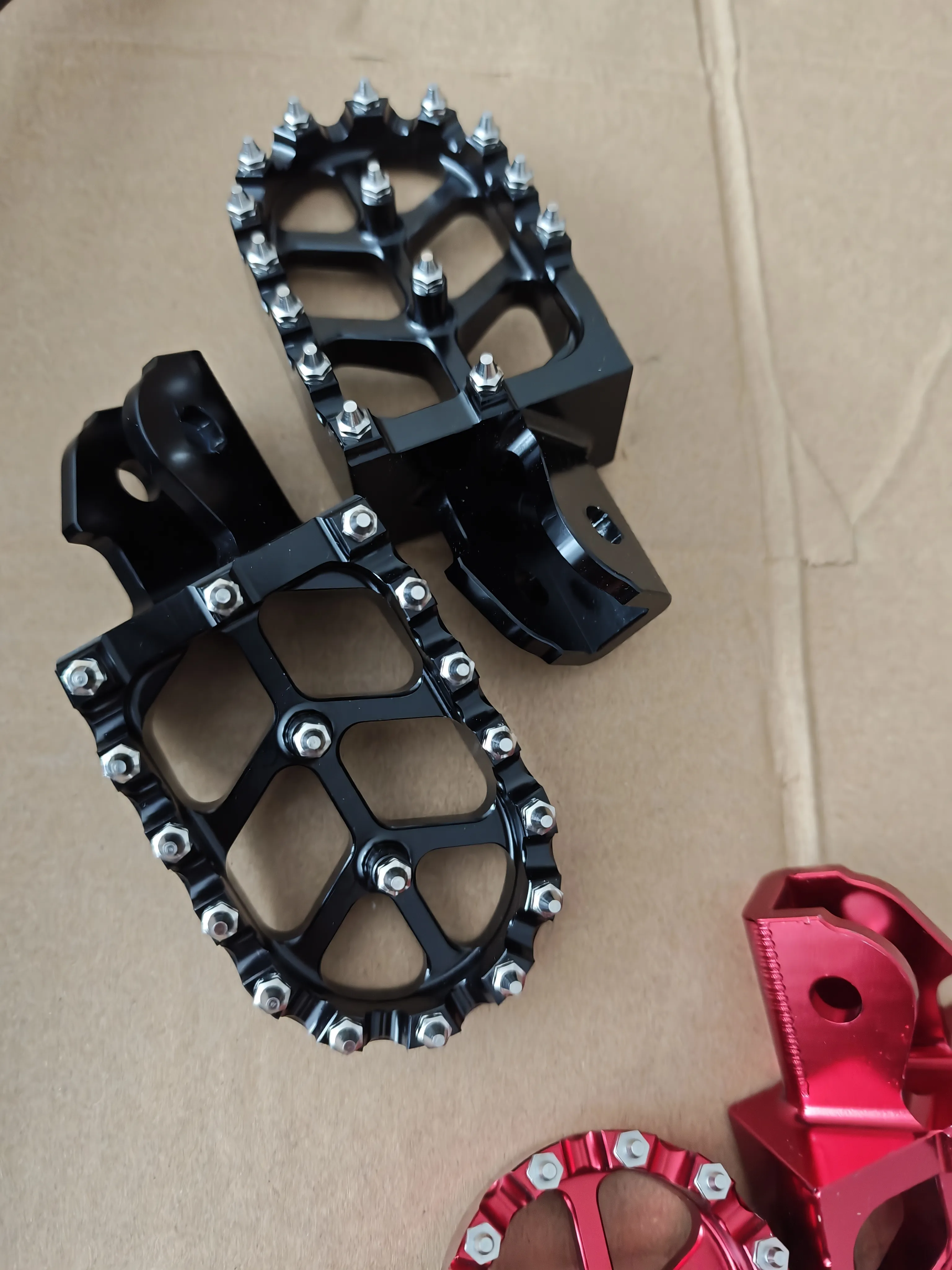 Estriberas CNC negras